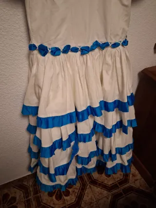 Traje de Sevillana volantes azul y blanco