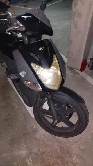Kymco Agility 125cc Scooter Automática Negra