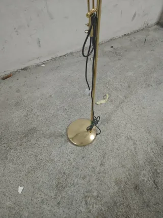 Lámpara de pie dorada doble luz