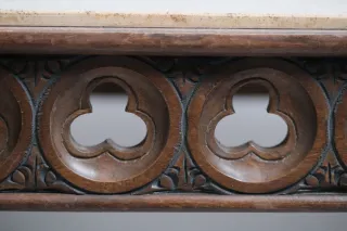 Mesa de madera y mármol