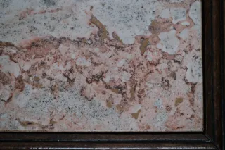 Mesa de madera y mármol