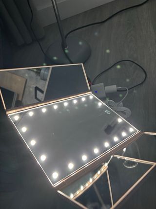 Specchio da trucco con luci LED