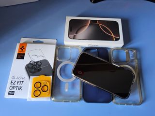 iPhone 16 Pro + accessori