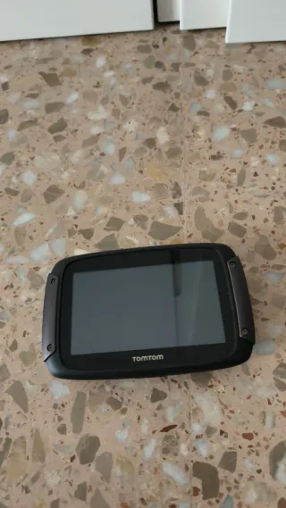 GPS TomTom rider 50 con funda negra