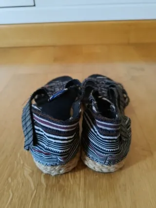 Sandalias de tela con tiras