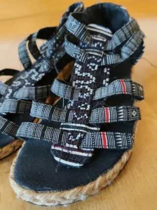 Sandalias de tela con tiras