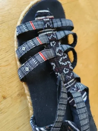 Sandalias de tela con tiras