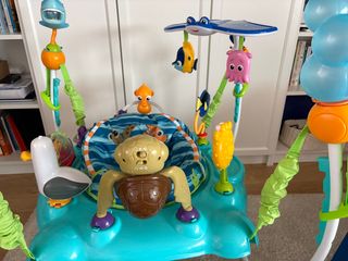 Cadeira Baloiço Disney Bright Starts