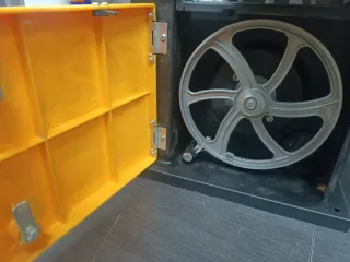 Sierra de cinta vertical Femi VB 28-182