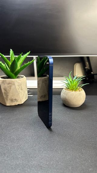 iPhone 12 mini blu IMPOLUTO