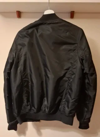 Cazadora Bomber Negra Pull&Bear Naranja