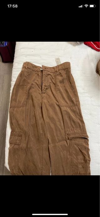 Pantalón cargo Stradivarius marrón sin estrenar