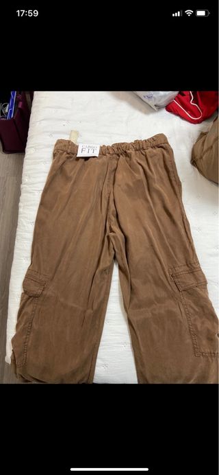 Pantalón cargo Stradivarius marrón sin estrenar