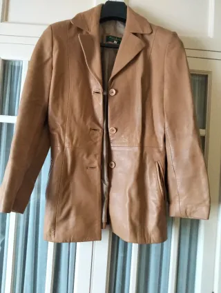 Chaqueta de piel color camel