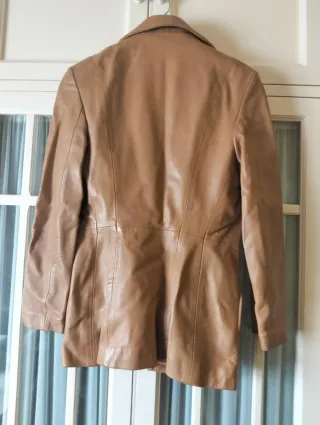 Chaqueta de piel color camel