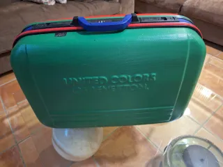 Maleta Benetton colores con ruedas y cincha