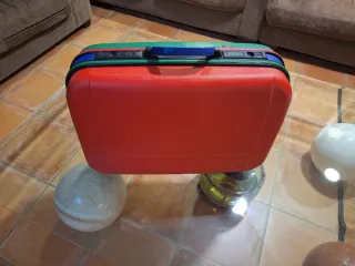 Maleta Benetton colores con ruedas y cincha