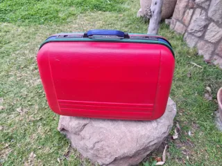 Maleta Benetton colores con ruedas y cincha