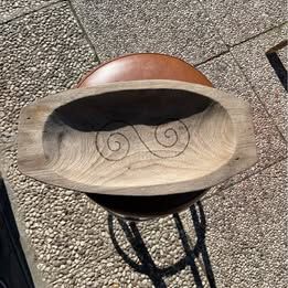 Ciotola in legno decorata a mano