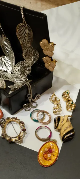 Joyero Negro con Bisutería