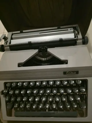 Máquina de escribir Erika portátil