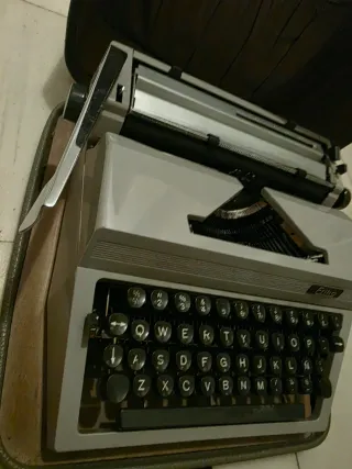 Máquina de escribir Erika portátil