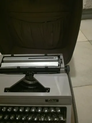 Máquina de escribir Erika portátil