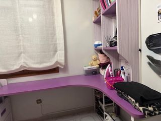 Dormitorio juvenil con cama nido y escritorio