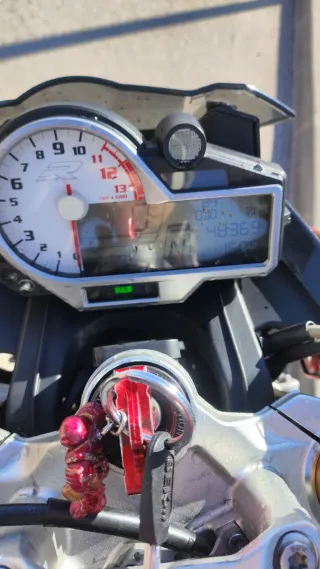 BMW S1000R Roja y Negra