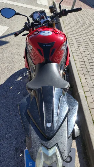 BMW S1000R Roja y Negra