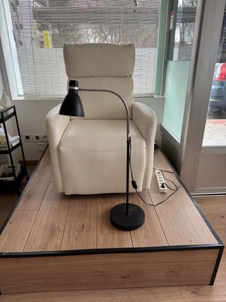 Lámpara de mesa negra