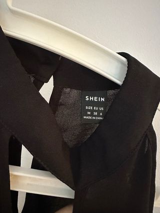 Blusa negro con hombros descubiertos