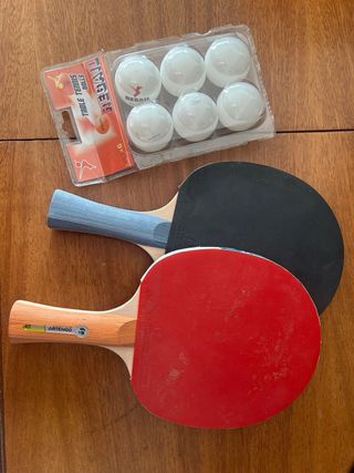 Set de ping pong: 2 palas y 6 pelotas