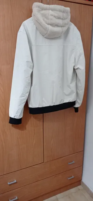 Chaqueta para hombres tiene doble caras