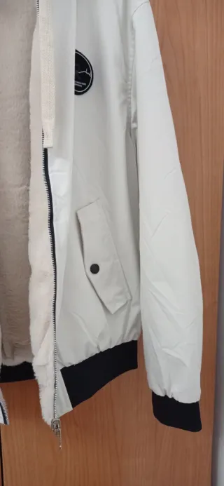 Chaqueta para hombres tiene doble caras