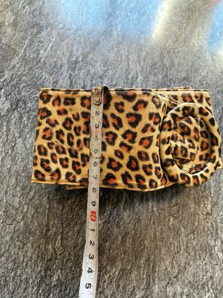 Cinturón estampado leopardo con hebilla redonda