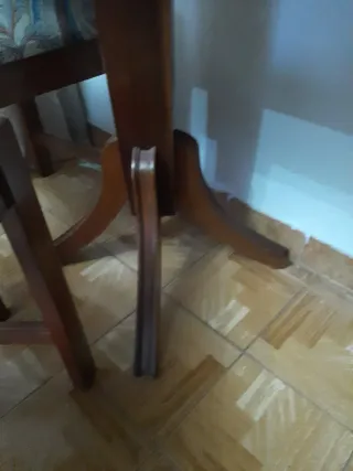 Mesa de comedor y 4 sillas