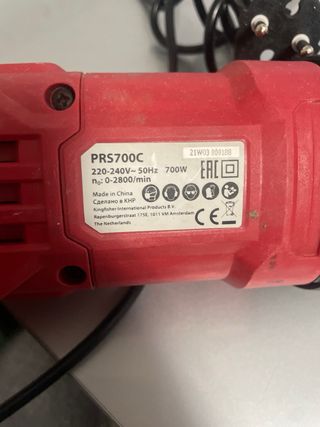 Sierra sable eléctrica roja