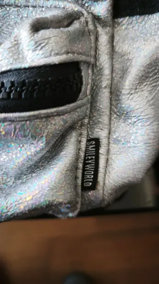 Bolso Zara x SmileyWorld Plateado Holográfico