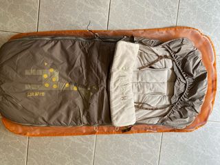 Carrito de bebé con accesorios