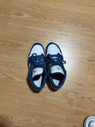 Nike Jordan Low azul marino y blanco