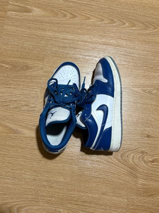 Nike Jordan Low azul marino y blanco