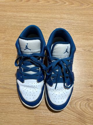 Nike Jordan Low azul marino y blanco