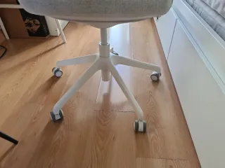 Silla de oficina escritorio Ikea beige y blanca