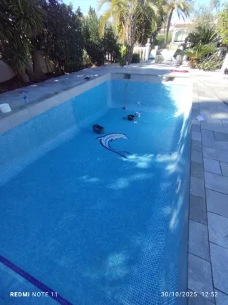 Reforma casas re junto a la piscinas