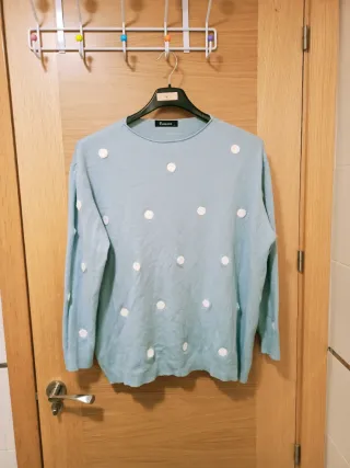 Jersey azul con lunares blancos