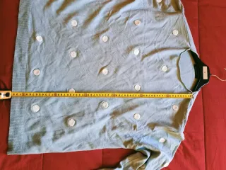 Jersey azul con lunares blancos