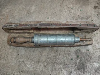 Bomba de grasa antigua