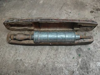 Bomba de grasa antigua