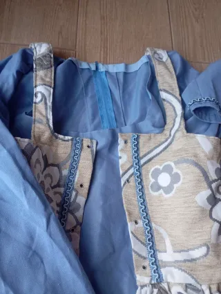 Traje medieval beige y azul